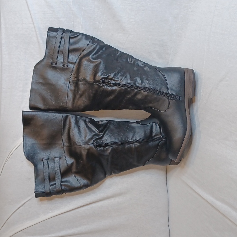 Journee Collection Tori Black Boot. Size 9.5-XWC - Picture 4 of 5